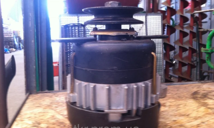 Генератор Т-150,  СМД-60 14В 1000Вт Г960.3701 - фото № 1