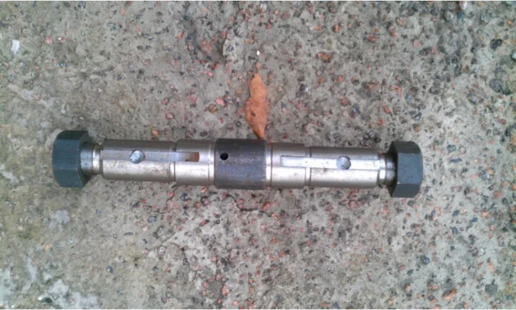 Ось катка каретки ДТ-75, Т-150 - фото № 1