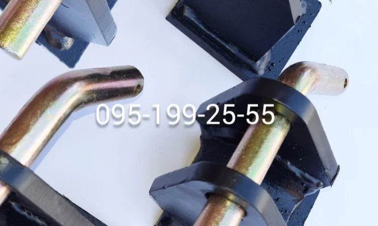 Кронштейн платформи 2ПТС-4; стопорний палець (кронштейна платформи) 2ПТС-4 - фото № 1