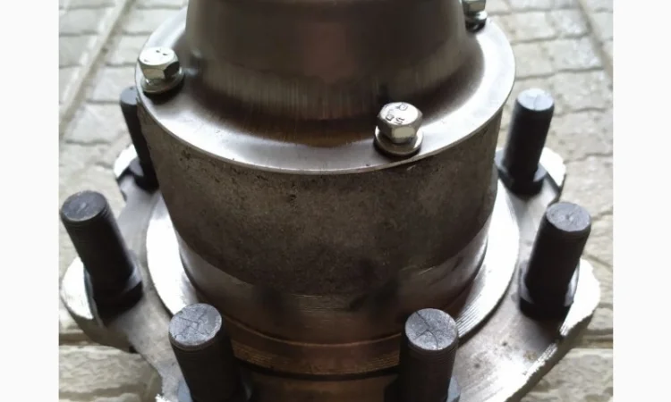 Ступица тракторного прицепа 2ПТС-4 ( 6-8 шпилек) - фото № 1