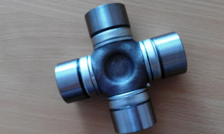 Крестовина карданного вала на УН-053 / - фото № 1