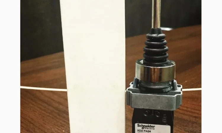 Переключатель: джойстик. SCHNEIDER ELECTRIC XD2PA24 - фото № 1