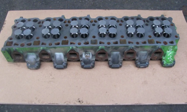 Головка блока цилиндров (ГБЦ) к двигателю DEUTZ-FAHR 2013, б/у - фото № 2