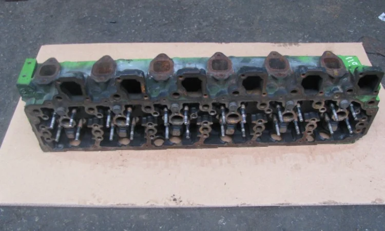 Головка блока цилиндров (ГБЦ) к двигателю DEUTZ-FAHR 2013, б/у - фото № 3