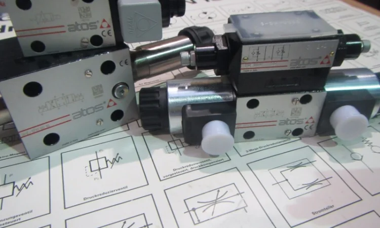 Гидрораспределитель электромагнитный Bosch Rexroth 4WE6, 4WE10, RPE3-6 - фото № 1