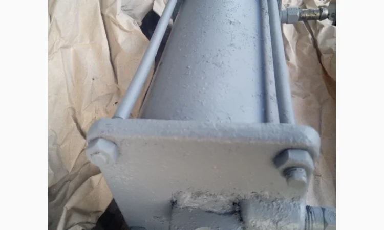 Цилиндр пневматический на Э-652, ЭО-4111, ЭО-4112 - фото № 1