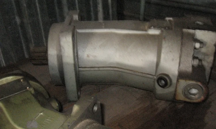 Гидромоторы, насосы, распределители, цилиндры на экскаваторы, автокраны - фото № 1