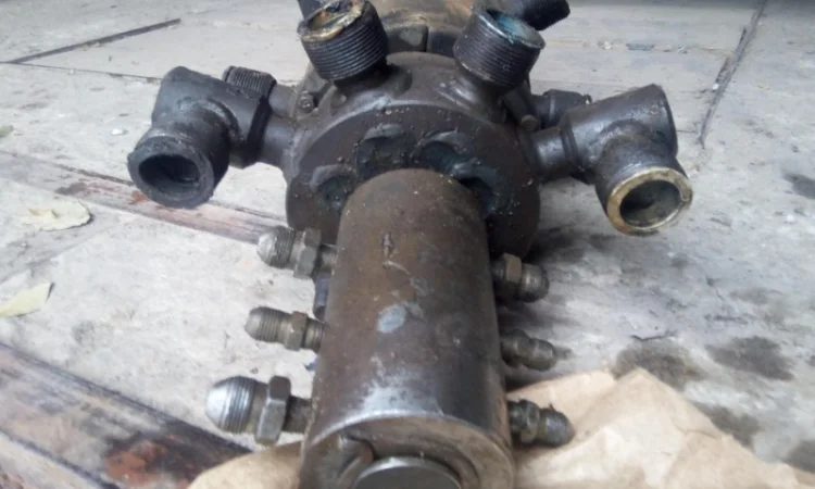 Центральный коллектор на экскаватор - фото № 1