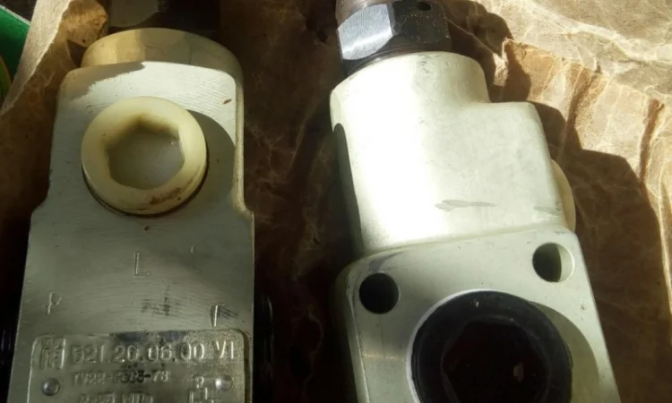 Клапан 521.20.06.00 АУ1 (У462.815.1) предохранительный. Новый - фото № 1