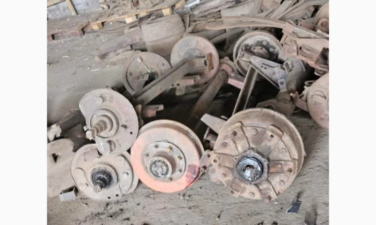 Ось ПТС-9 12 балансиры МЖТ-10 балка рессоры ступицы шины - фото № 1