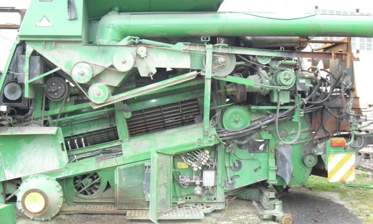 Продаю комбайн JOHN DEERE STS 9880 по запчастьям - фото № 1