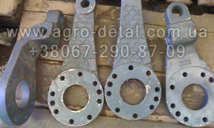 Рычаг 120.39.118-1А гидроцилиндра  поворотного кулака левый нижний  трактора Х Т З-121 - фото № 1