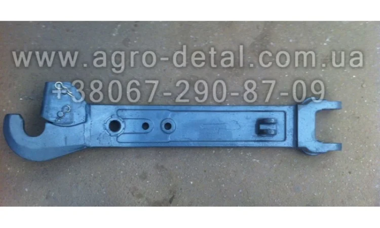 Тяга 17222.56.025-1-01 левая( лыжа ) крюковой  задней навески трактора Х Т З 17222 ,Х Т З- - фото № 1