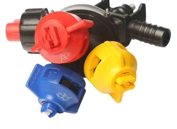 Форсунка опрыскивателя тройная концевая - фото № 1