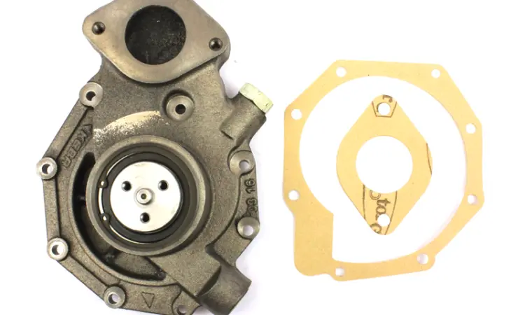RE500734 Water pump with seal Водяний насос - фото № 1
