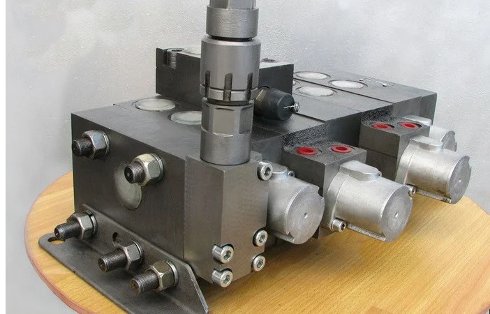 Гидрораспределитель РС-25.20 3-х золотниковый - фото № 1