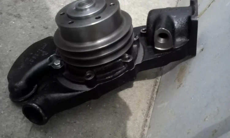 Водяной насос,  помпа для двигателей Андория 6ст 107,  4 c90,  SW400,  SW680 - фото № 2