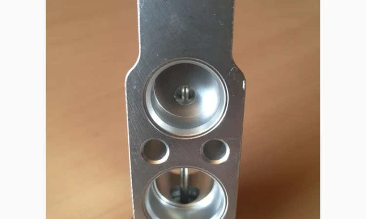 Клапан ТРВ кондиціонера - TOYOTA, LEXUS (260944) - фото № 1