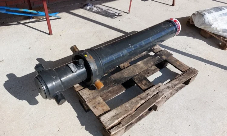 Шток гідроциліндр Binotto 7m на полуприцеп прицеп самосвал - фото № 1