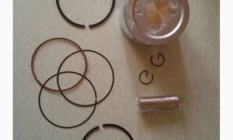 Продам поршень, поршневой комплект в сборе для бензинового двигателя 188f - фото № 1