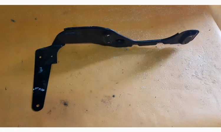 1928316 Кронштейн подножки правый DAF XF 106 Euro 6 2388176 - фото № 1