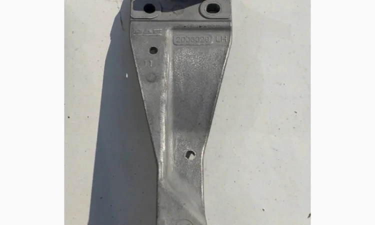 2006328 Кронштейн кронштейна фары левый DAF XF 106 Euro 6 - фото № 1