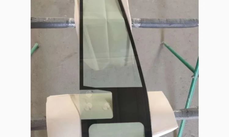 504080387 Стекло глухое двери левой Iveco Stralis - фото № 1