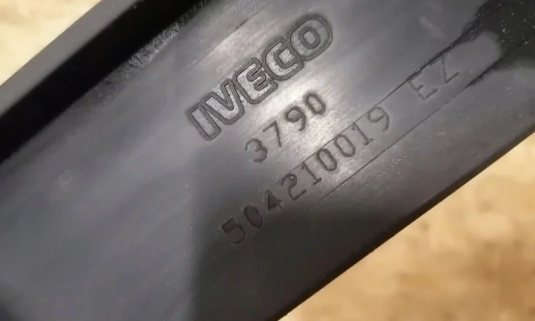 504210019 Накладка стоек кабины правая Iveco Stralis 504283188 - фото № 2