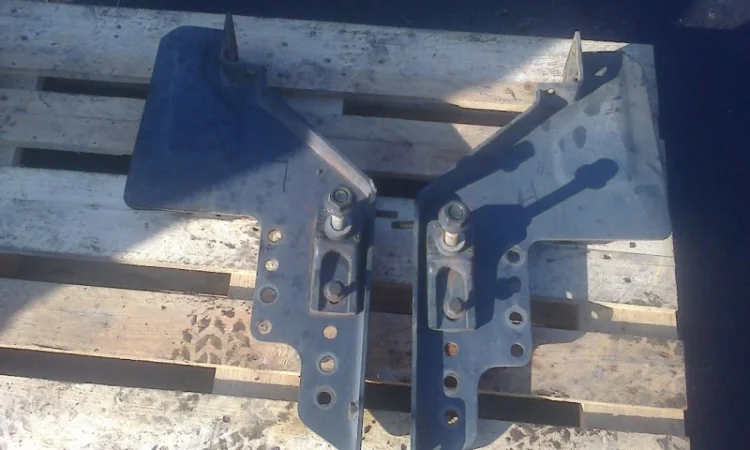 41298019 Кронштейн усилителя бампера левый Iveco Stralis 500396931 - фото № 1