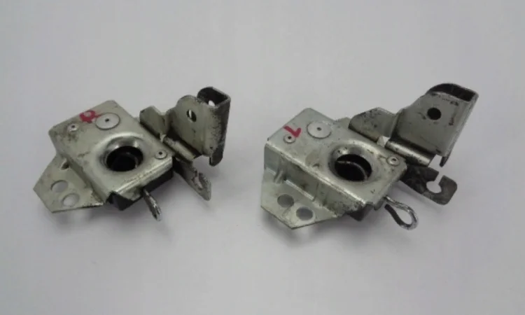 504274175 Замок капота Iveco Stralis - фото № 1