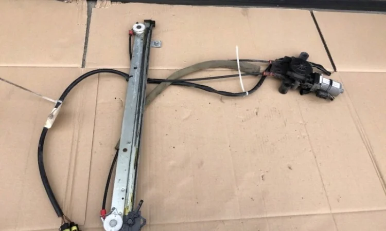 99487781 Стеклоподьемник электро левый Iveco Stralis 504040989, 5801324893 - фото № 1