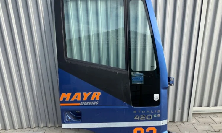 504232501 Дверь правая Iveco Stralis - фото № 1