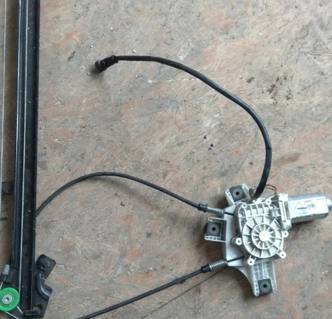 99487780 Стеклоподьемник электро правый Iveco Stralis 504157968, 5801321873 - фото № 1