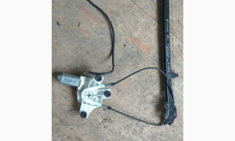 99487780 Стеклоподьемник электро правый Iveco Stralis 504157968, 5801321873 - фото № 2