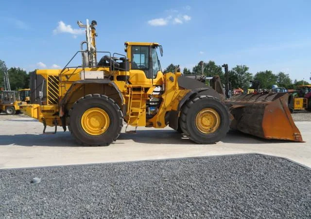 Радиатор водяной VOLVO L 350 - фото № 2