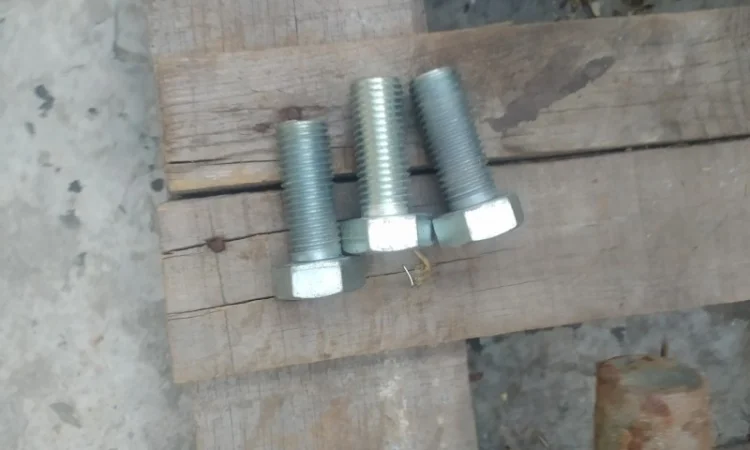 Болт високоміцний з покриттям цинк розмір М24х60 міцність 8.8 - фото № 1