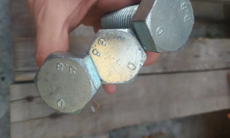 Болт високоміцний з покриттям цинк розмір М24х60 міцність 8.8 - фото № 2