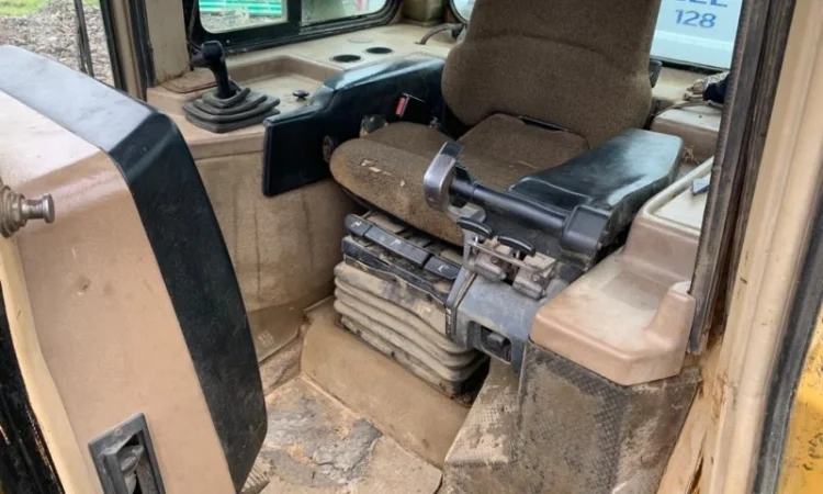 Бульдозер на газу Caterpillar D5M LPG бу - фото № 3