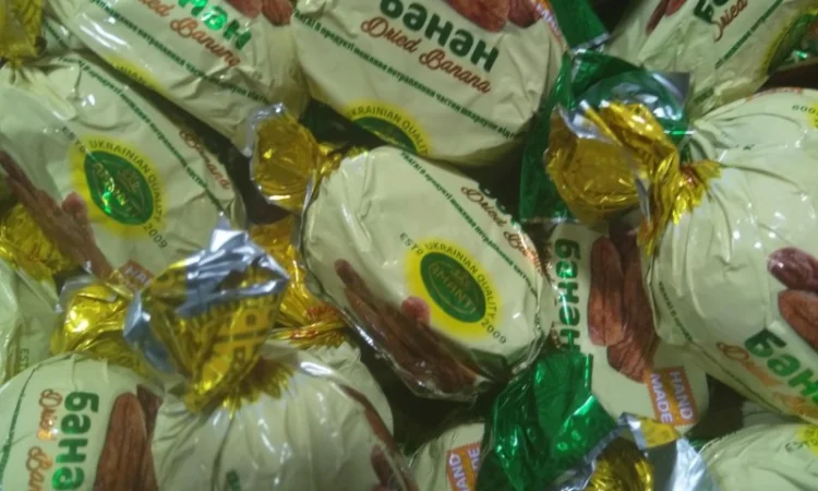 Груша в шоколаде, шоколадные конфеты в ассортименте - фото № 4