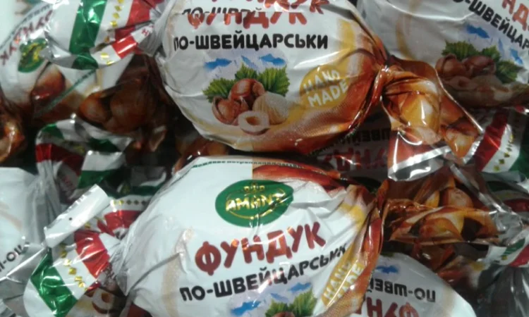 Груша в шоколаде, шоколадные конфеты в ассортименте - фото № 7