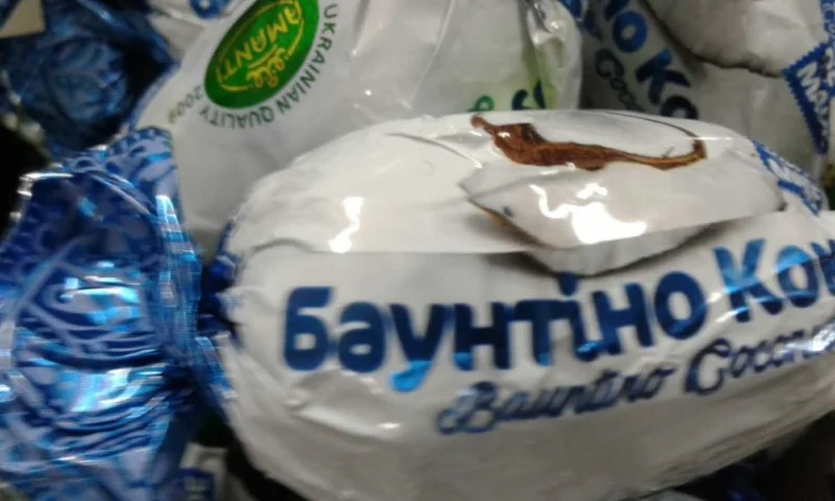 Груша в шоколаде, шоколадные конфеты в ассортименте - фото № 3