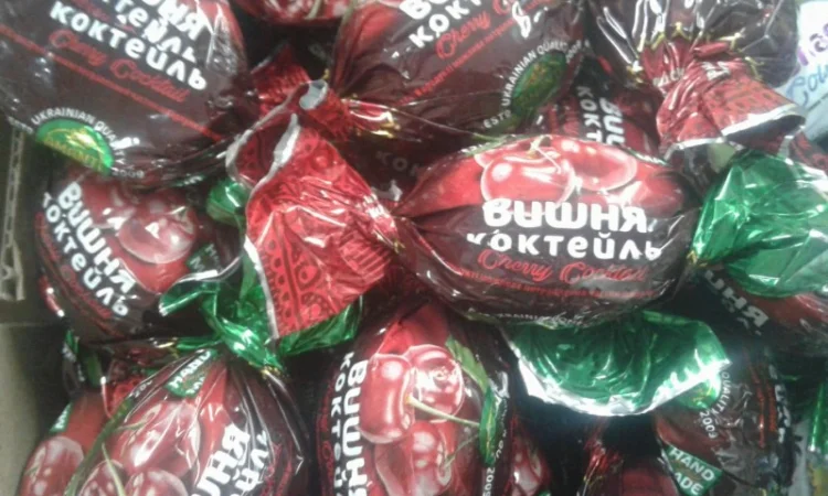 Чернослив в шоколаде. шоколадные конфеты в ассортименте - фото № 6