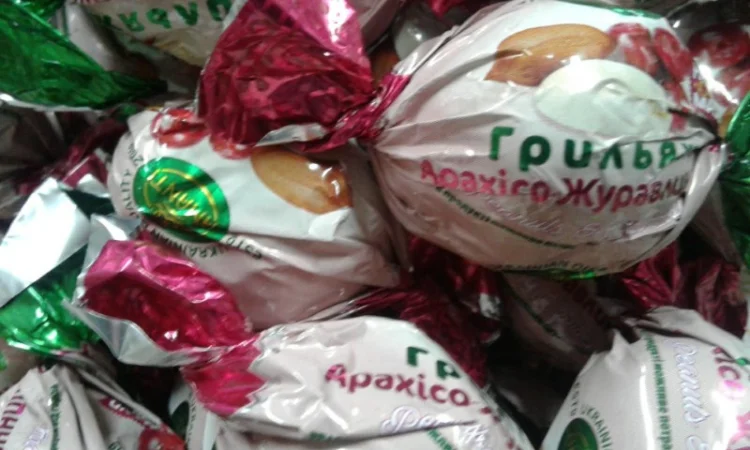 Чернослив в шоколаде. шоколадные конфеты в ассортименте - фото № 8