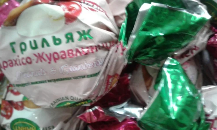 Манго в шоколаде, шоколадные конфеты в ассортименте - фото № 4