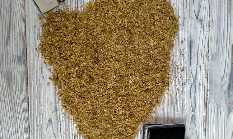 Бумага для самокруток с клейкой лентой - фото № 8