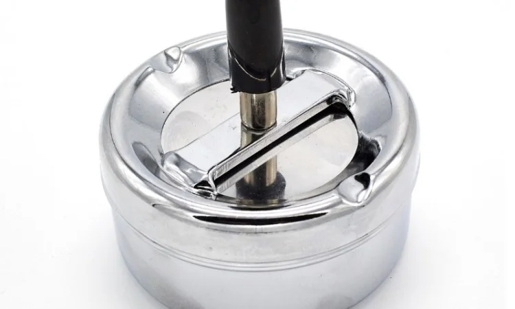 Попільничка, що крутиться, самоочисна, маленька, срібло 6-1105 - фото № 1