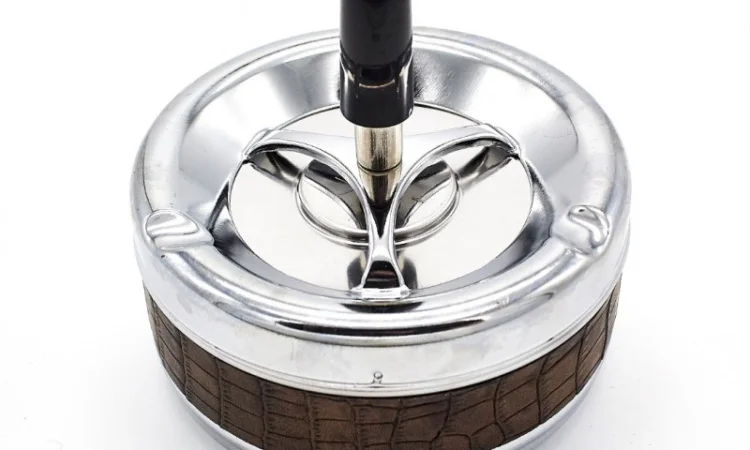 Попільничка, що крутиться, самоочисна, середня, шкіряна 6-1162 - фото № 1