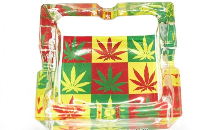 Попільничка скляна Лист конопель 6-1562 - фото № 2