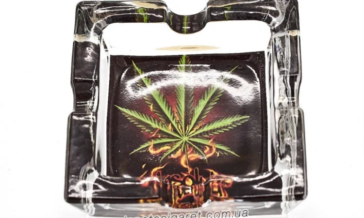 Попільничка скляна Лист конопель 6-1562 - фото № 4