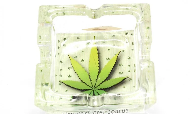 Попільничка скляна Лист конопель 6-1562 - фото № 5